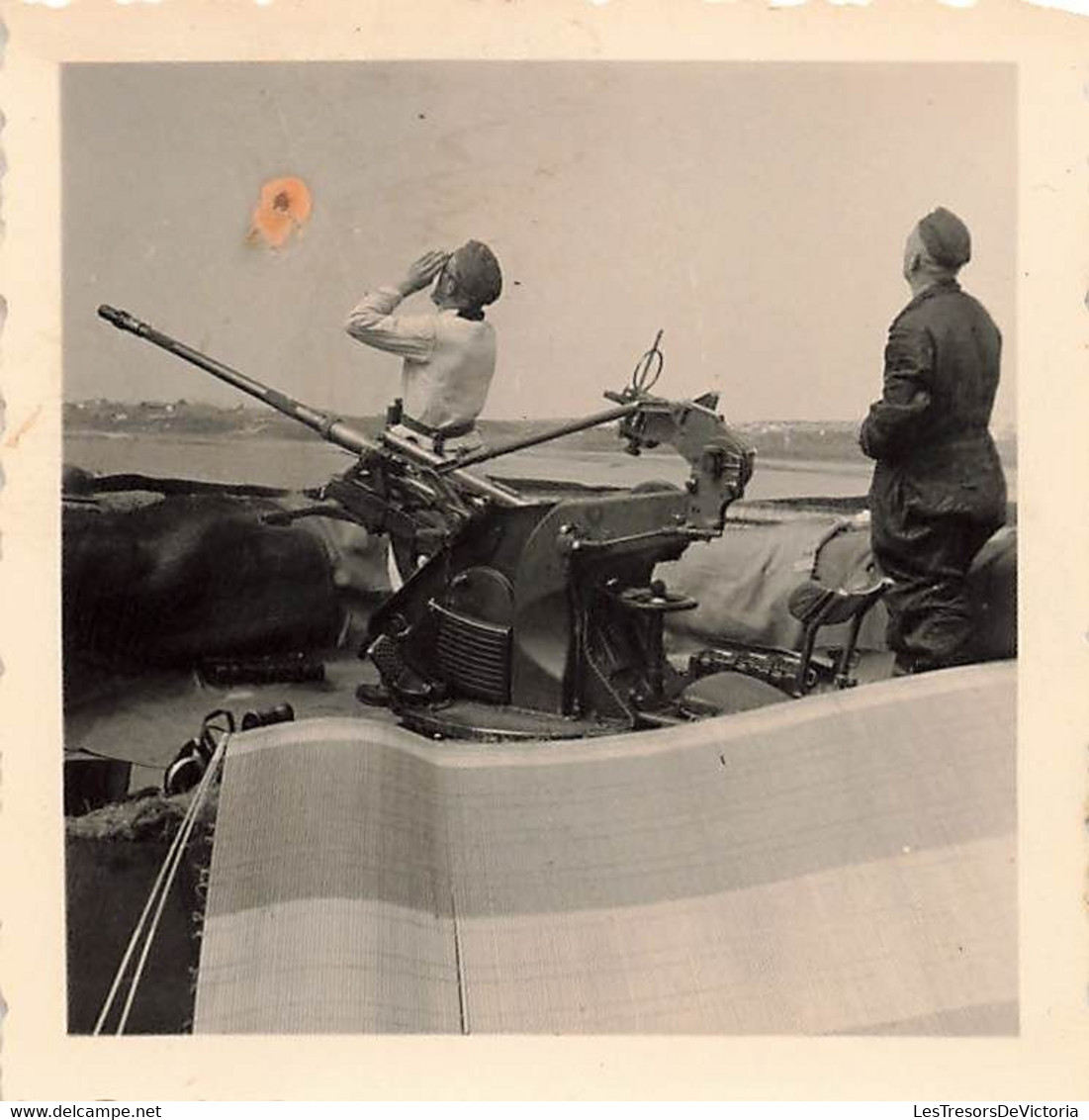 Lot de 32 petites photographies de soldats allemands à dunkerque - épave - bateau echoué - guerre -