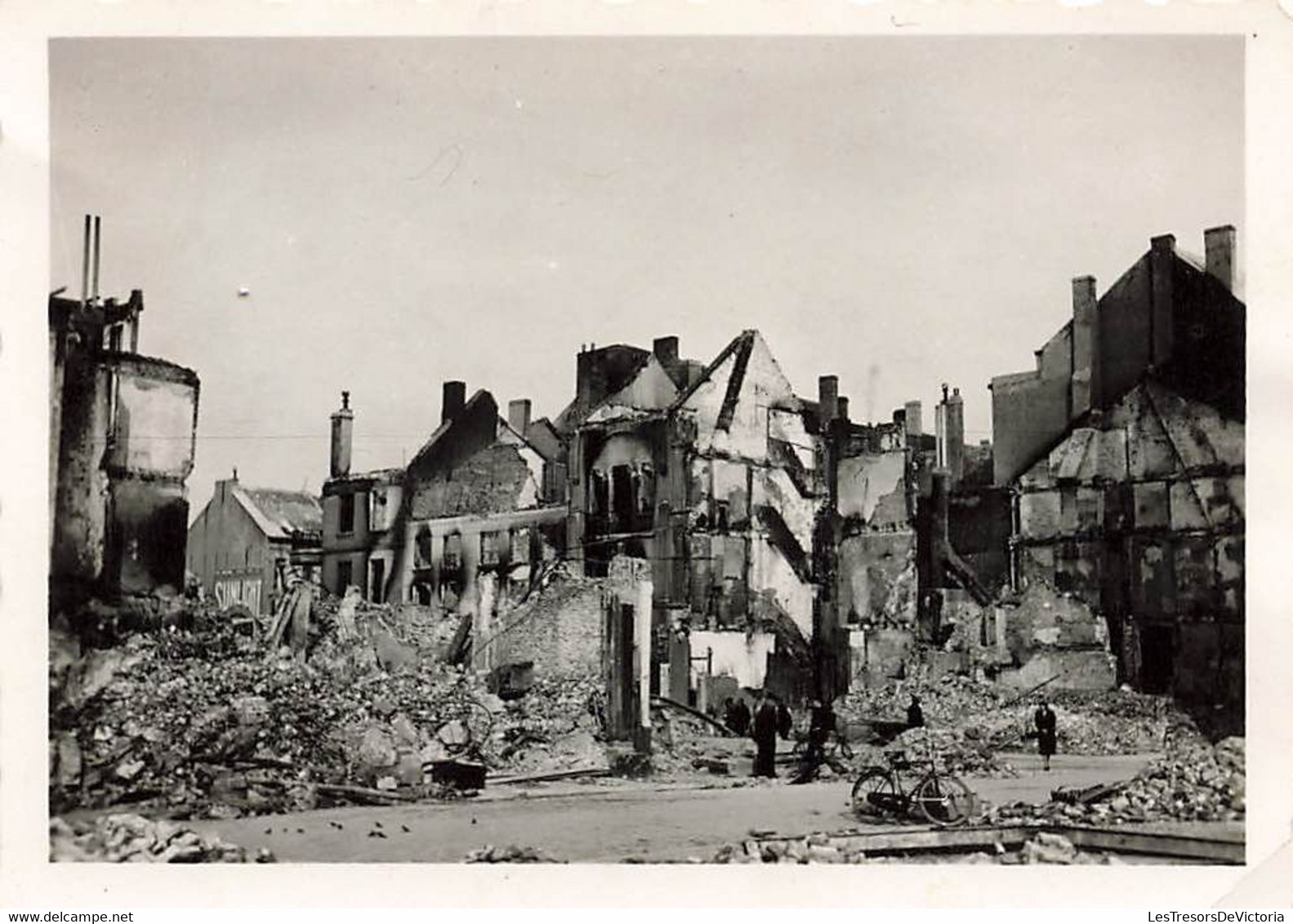 Lot de 7 petites photographies de dunkerque detruit pendant la guerre - ruines - bombardements