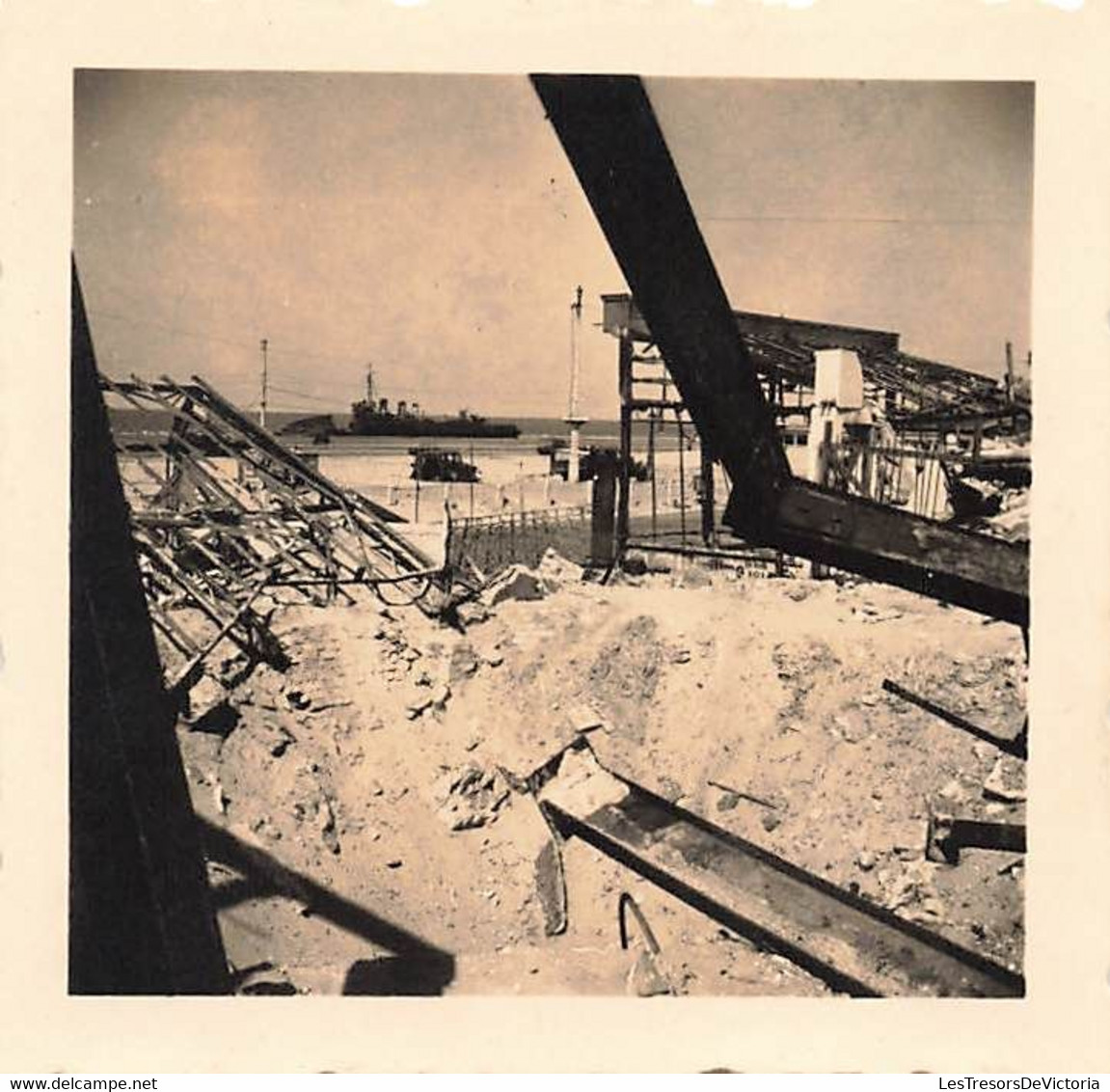 Lot de 7 petites photographies de dunkerque detruit pendant la guerre - ruines - bombardements