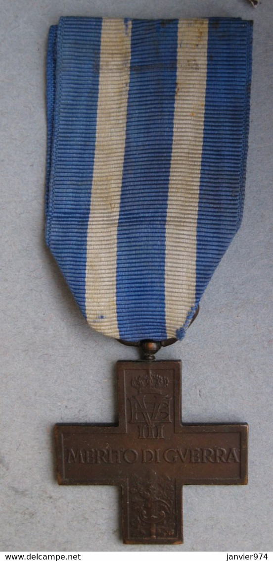 Médaille En Bronze Croix Du Mérite De Guerre 1918 , Vittorio Emmanuel III . - Italien