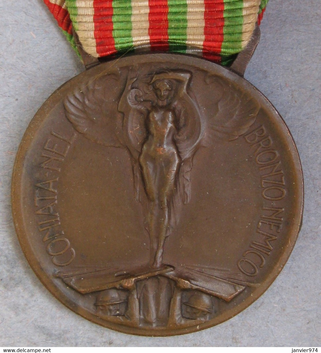 Médaille Italienne 1915 / 1918 Vittorio Emmanuel III Avec Signature Du Graveur S. Canevari - Italien