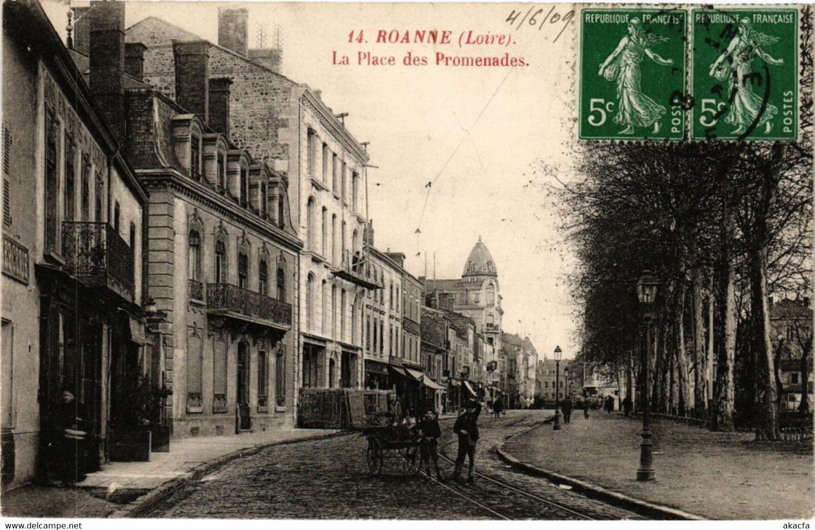 CPA ROANNE - La Place Des Promenades (225527) - Roanne