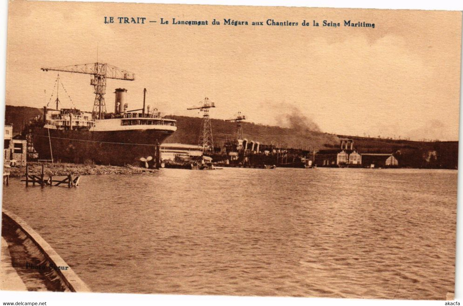 CPA Le TRAIT-Le Lancement Du Megara Aux Chantiers De La SEINE Maritime (234772) - Le Trait