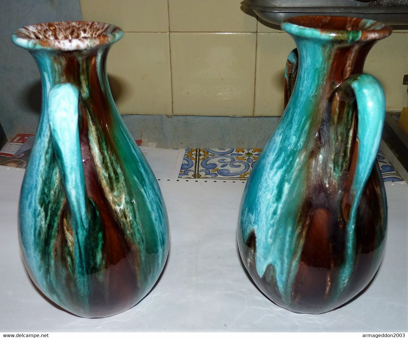 SUPERBE PAIRE DE VASES BLEUS AVEC ANSE VALLAURIS TBE 23.5 CM ❤️ - Jarrones