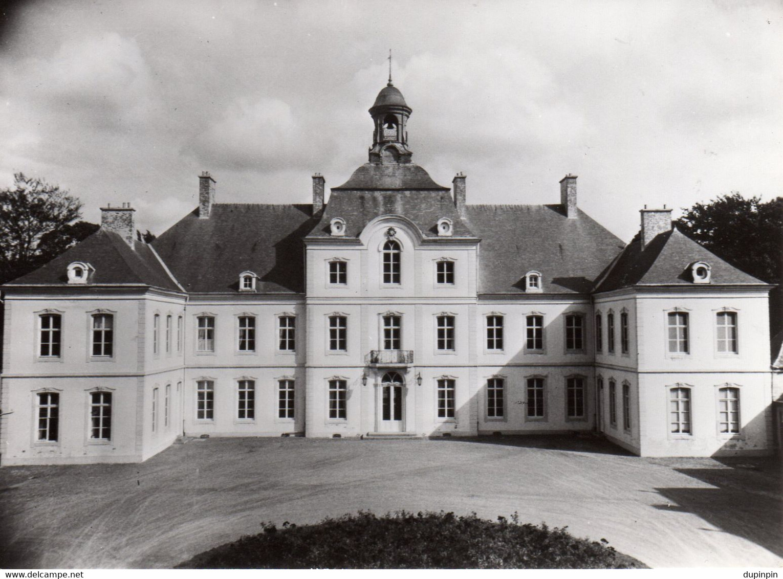 Château De Warfusée à St Georges S/Meuse - Façade Du Corps De Logis Vu De La Cour D'honneur - Bâtiment Daté De 1755 - Saint-Georges-sur-Meuse