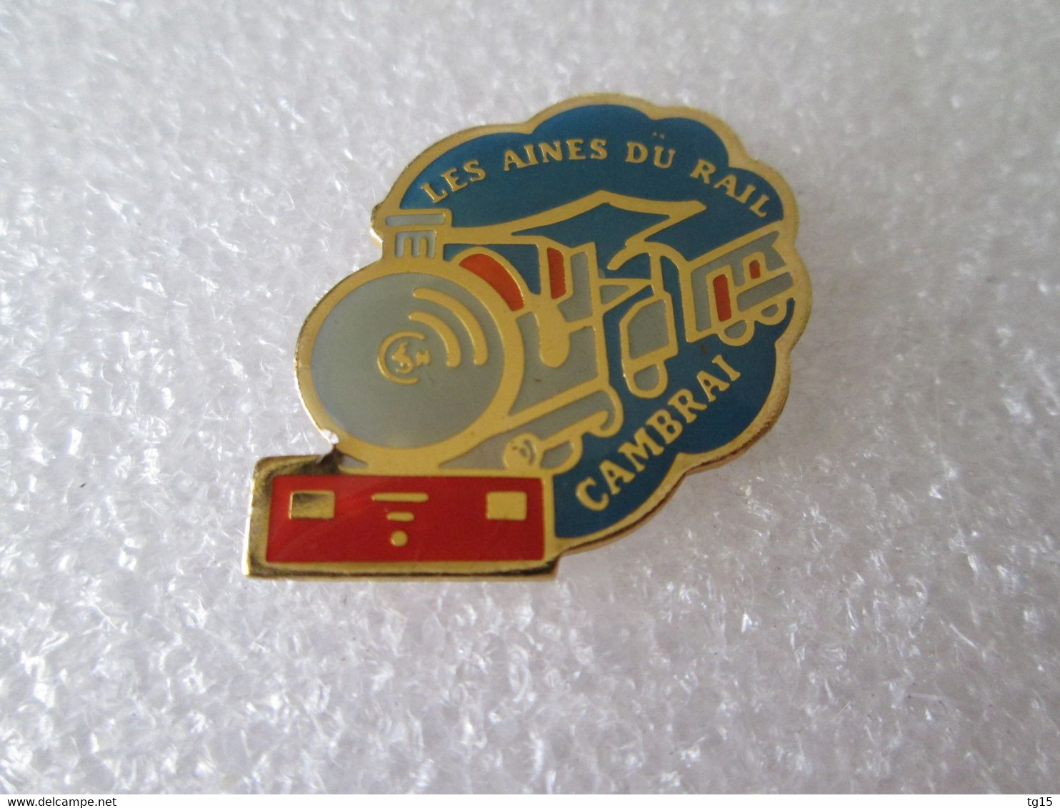 PIN'S    SNCF  TRAIN   LES  AINES DU RAIL  CAMBRAI - TGV