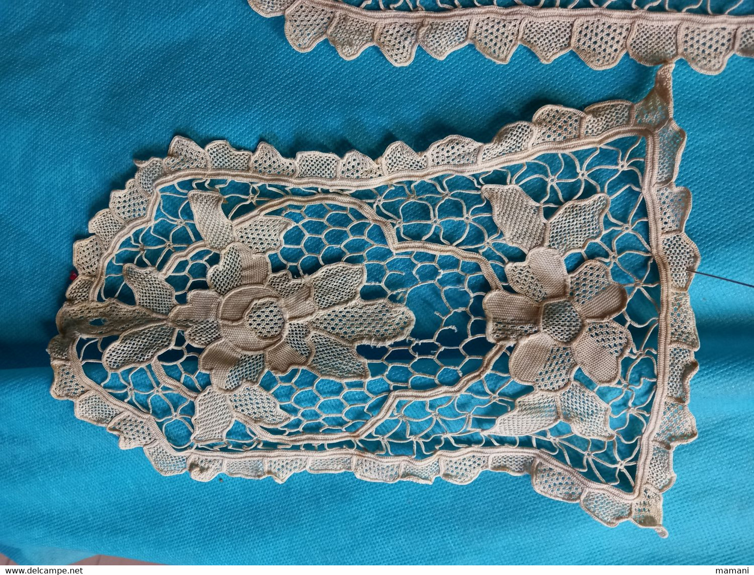 3 Pièces De Dentelle - Laces & Cloth