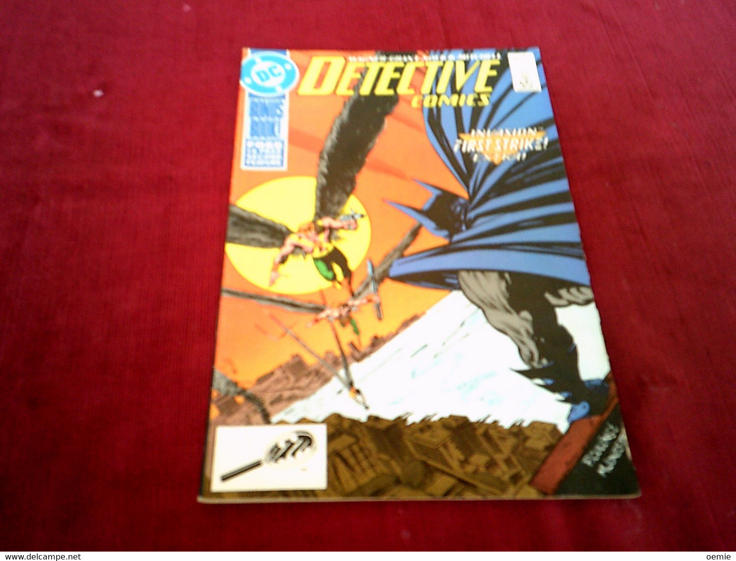 DETECTIVE  COMICS   N° 595 - DC