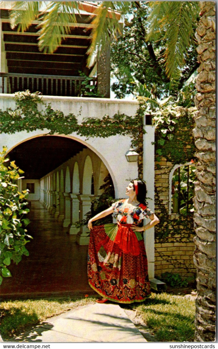 Texas Laredo Beautiful Lady In Poblana Costume - Laredo