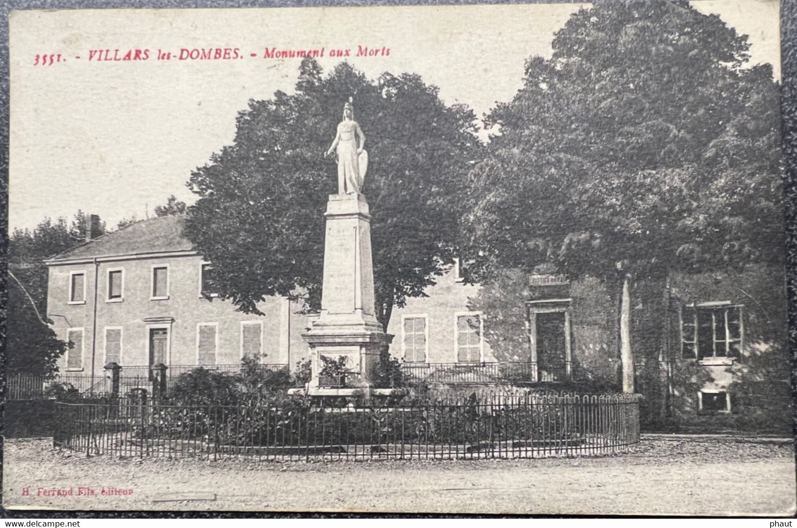 VILLARS LES DOMBES Monuments Aux Morts - Villars-les-Dombes