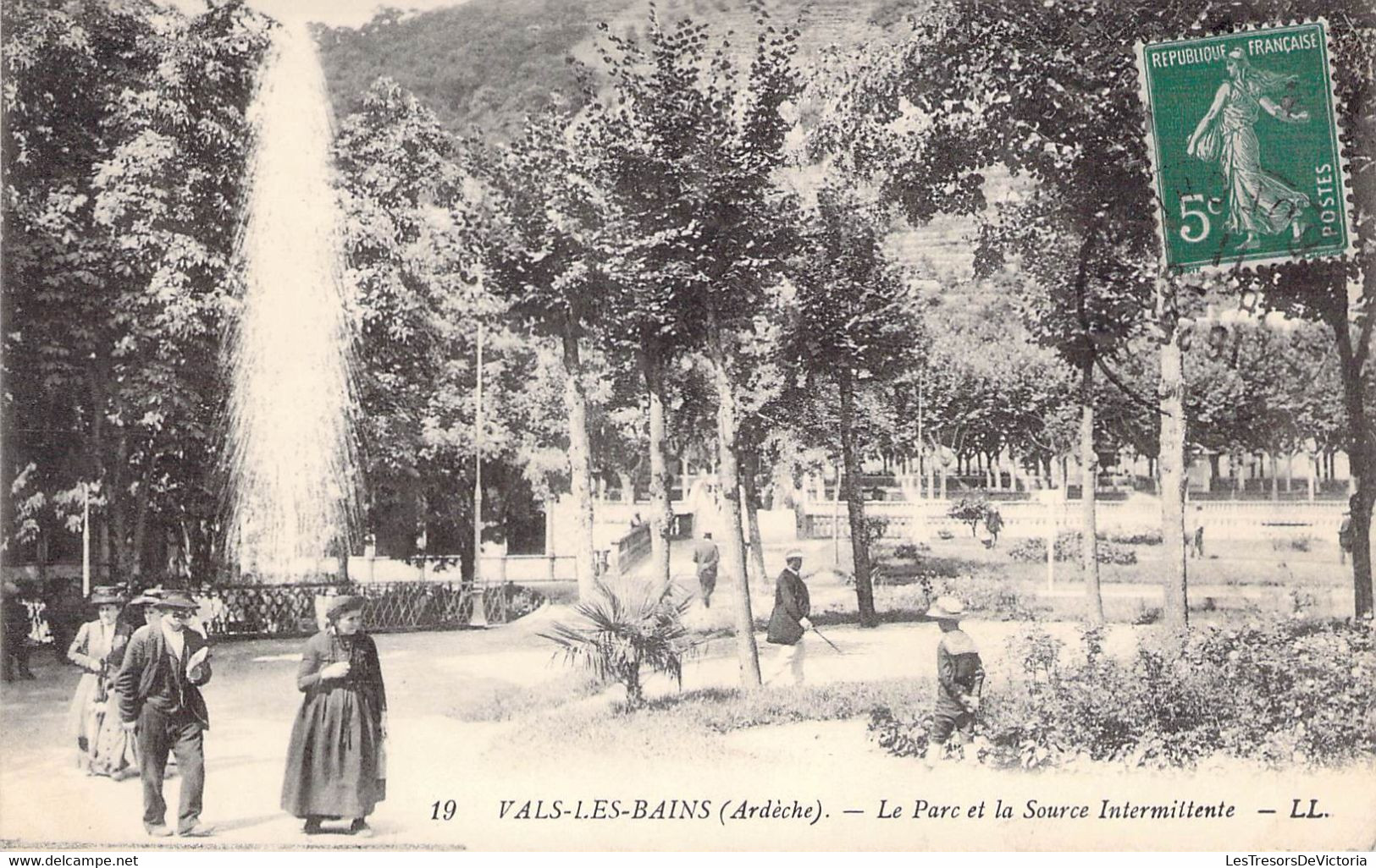 CPA France - Ardèche - Vals Les Bains - Le Parc Et La Source Intermittente - L. L. - Cachet Distrib. Paris - Animée - Vals Les Bains