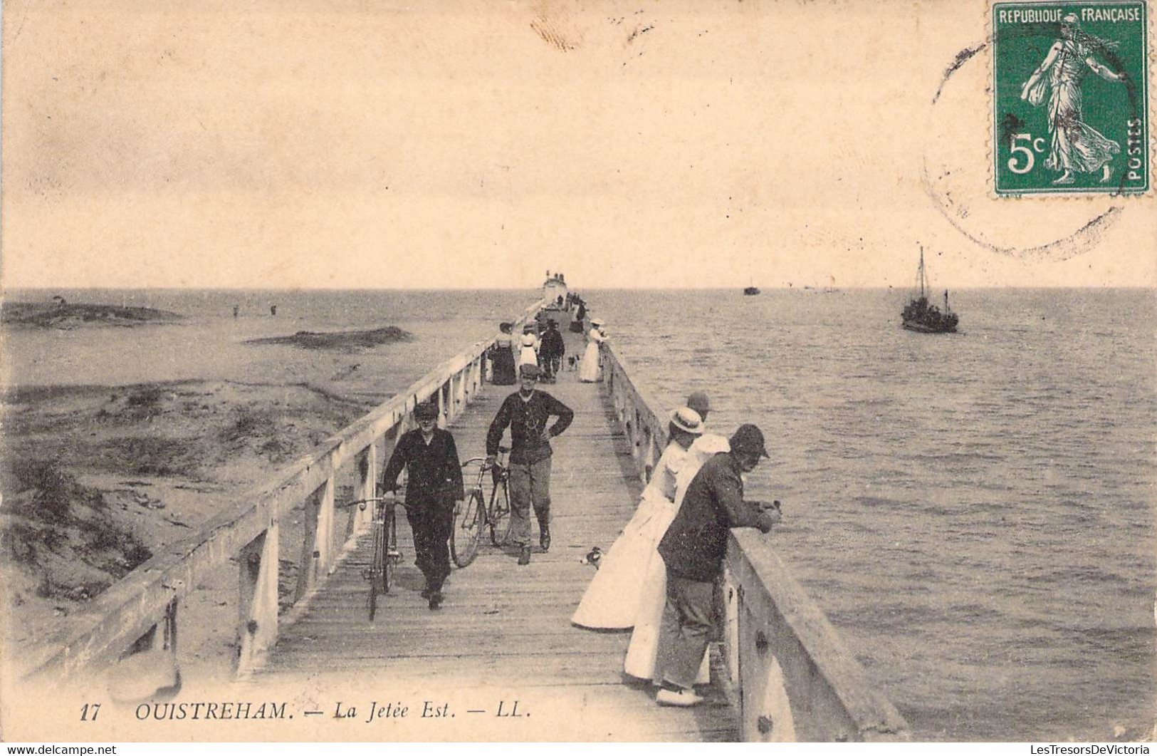 CPA France - Calvados - Ouistreham - La Jetée Est - L. L. - Oblitérée - Animée - Mer - Passants - Vélo - Bateau - Ouistreham