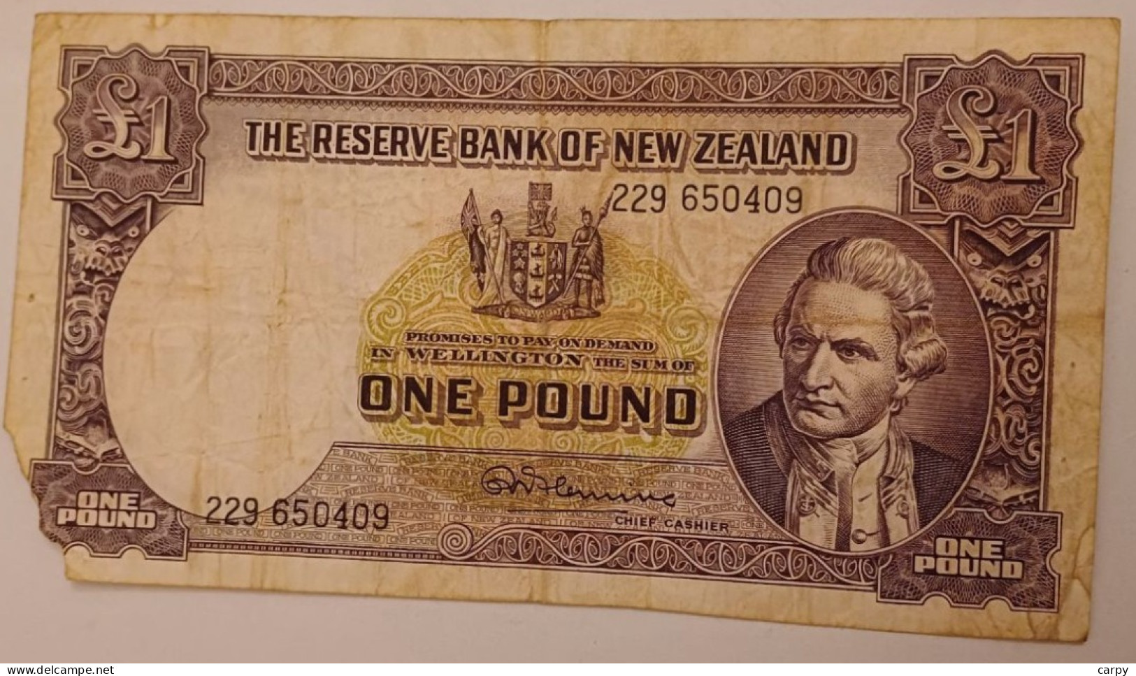 NEW ZEALAND Pound 1956-67 / Signature Fleming / Capitan Cook / With Security Thread / Left Bottom Corner Is Missing - Neuseeland