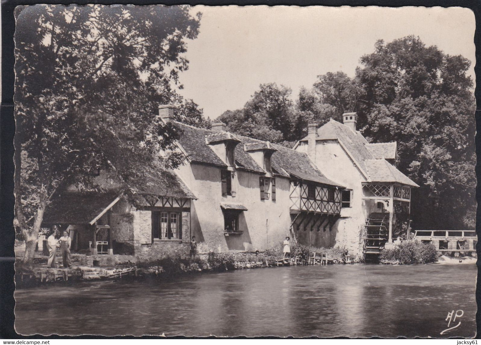 27 -  Fourges - Le Moulin - Fourges