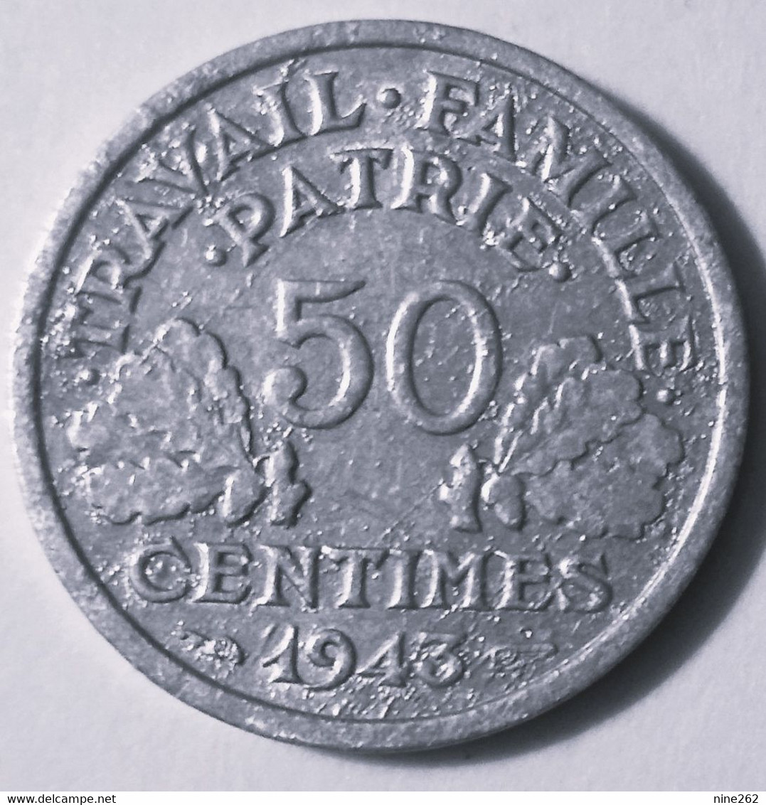 ETAT  FRANCAIS...50 CENTIMES 1943.....PIECE FAUTEE SURPLUS DE MATIERE GRANULEUSE....   ETAT .SUP + - 50 Centimes