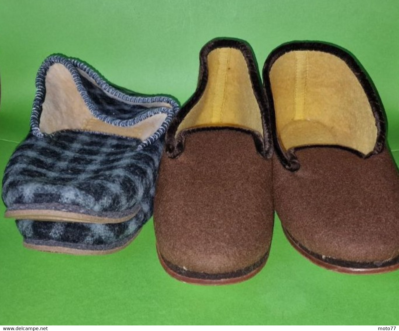 Lot 2 Paires Anciens CHAUSSONS Feutre Cuir Plastique - Chaussures "NEUF De STOCK" - Tailles 40 Et 41 - Vers 1950 - Chaussures
