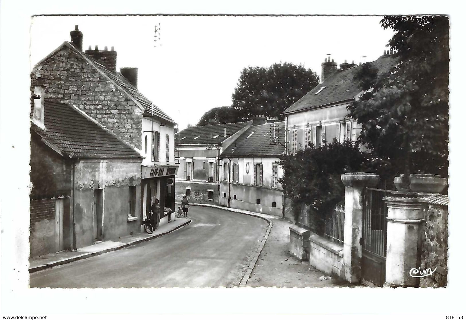 BUTRY  ( S.- Et- O.)  9 - Rue Pricipale - Butry