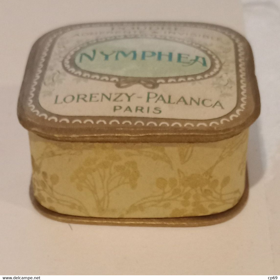 Belle Petite Boîte Parfumée Parfum Nymphea Lorenzy-Palanca à Paris Poudre Adhérente & Invisible 2 Cm X 4,5 Cm Superbe.E - Non Classés