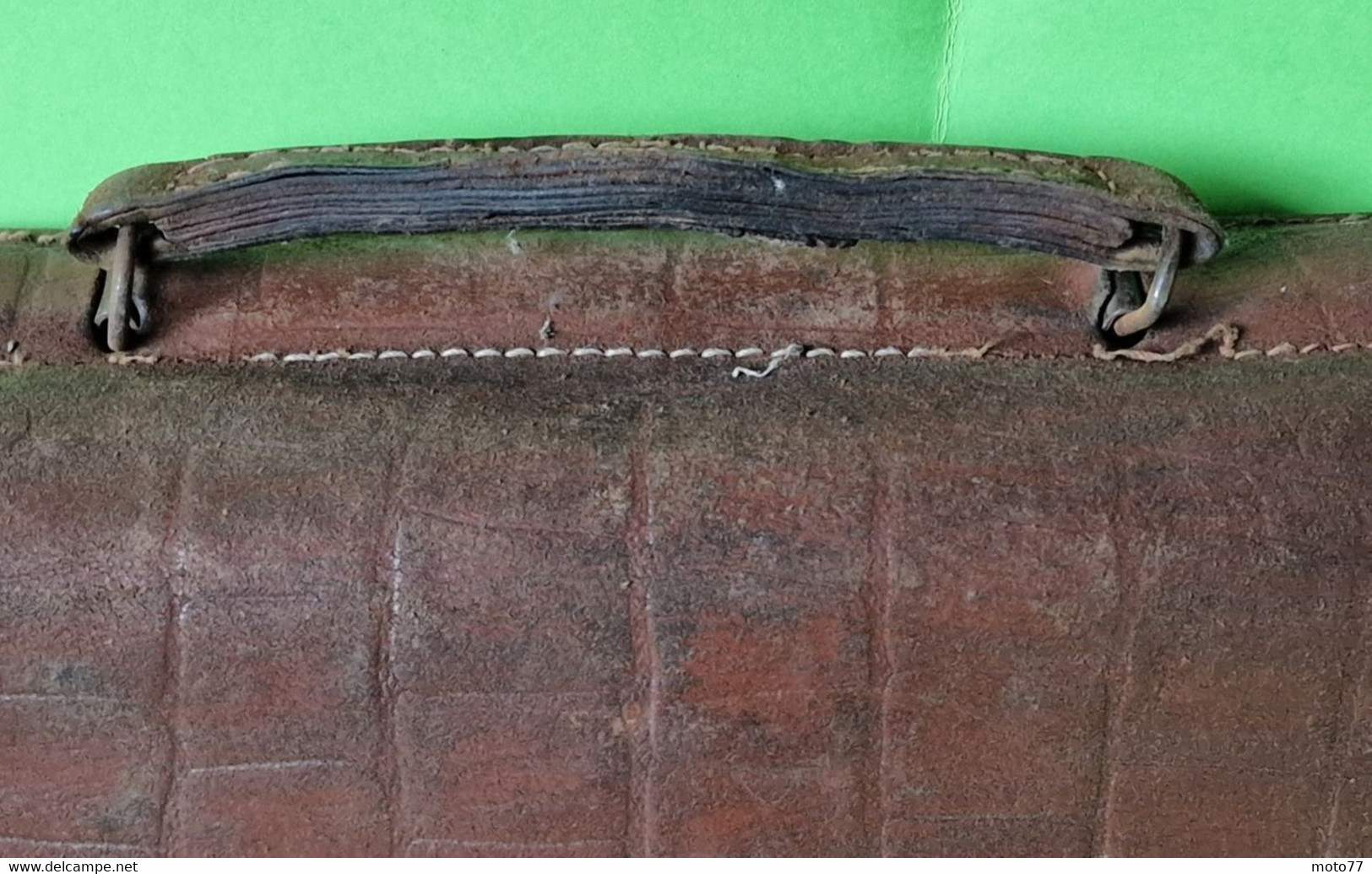 Ancien SAC D'école En CUIR épais "cavalier" 2 Poches - Dessin Façon Croco - Utilisation Durant 2 Générations -Vers 1940 - Leather Goods 