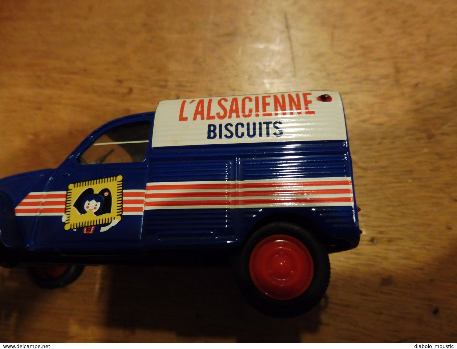 Modèle Réduit 1/43e  CITROËN 2CV AZU    à L'enseigne L'ALSACIENNE  Biscuits - Norev