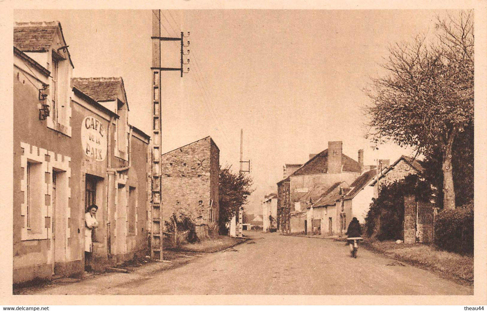 GUENROUET - NOTRE-DAME-de-GRACE - Lot De 4 Cartes - Le Bourg, L'Eglise Provisoire, Monument - Café De La Paix - Guenrouet