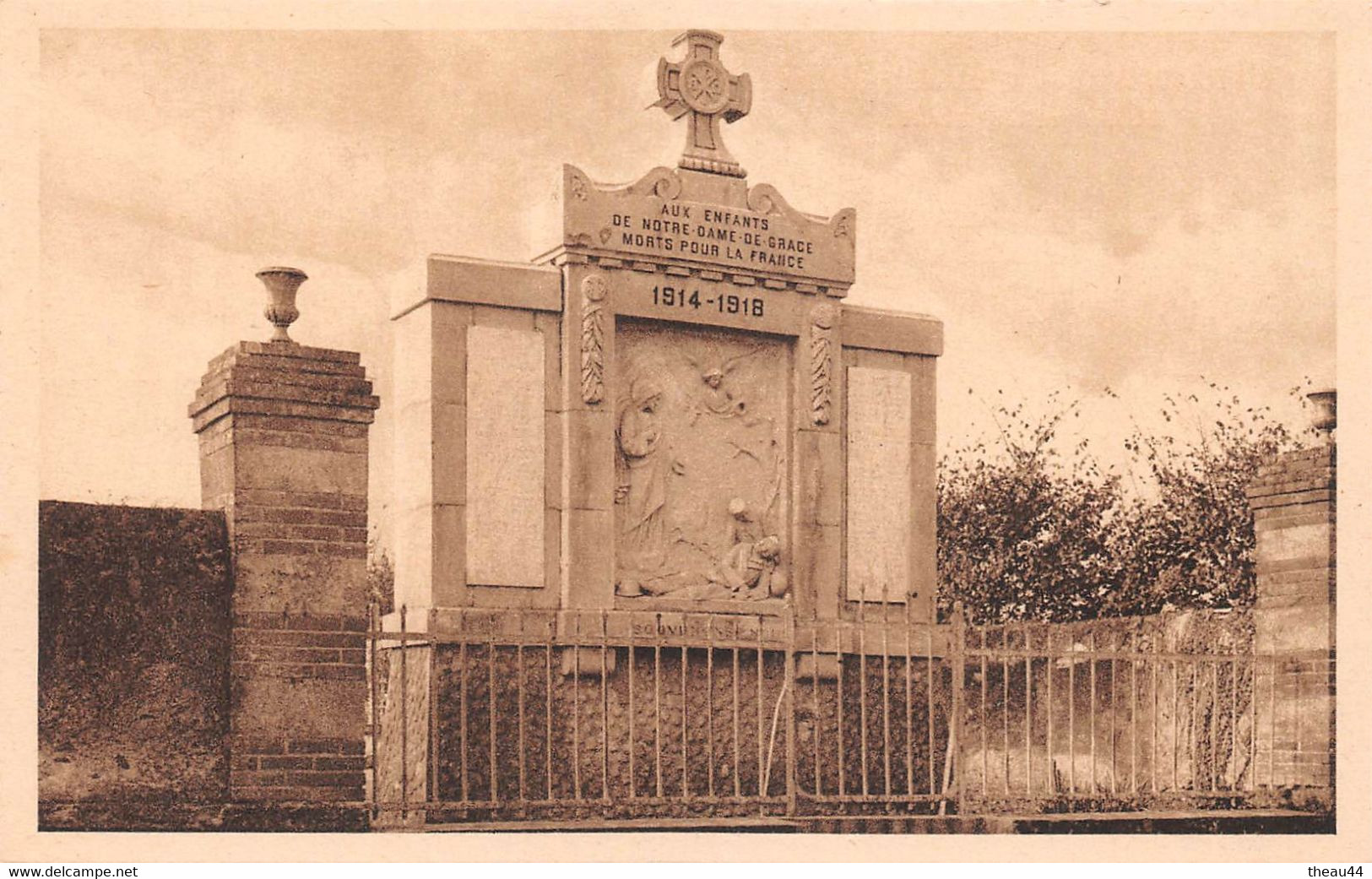 GUENROUET - NOTRE-DAME-de-GRACE - Lot De 4 Cartes - Le Bourg, L'Eglise Provisoire, Monument - Café De La Paix - Guenrouet