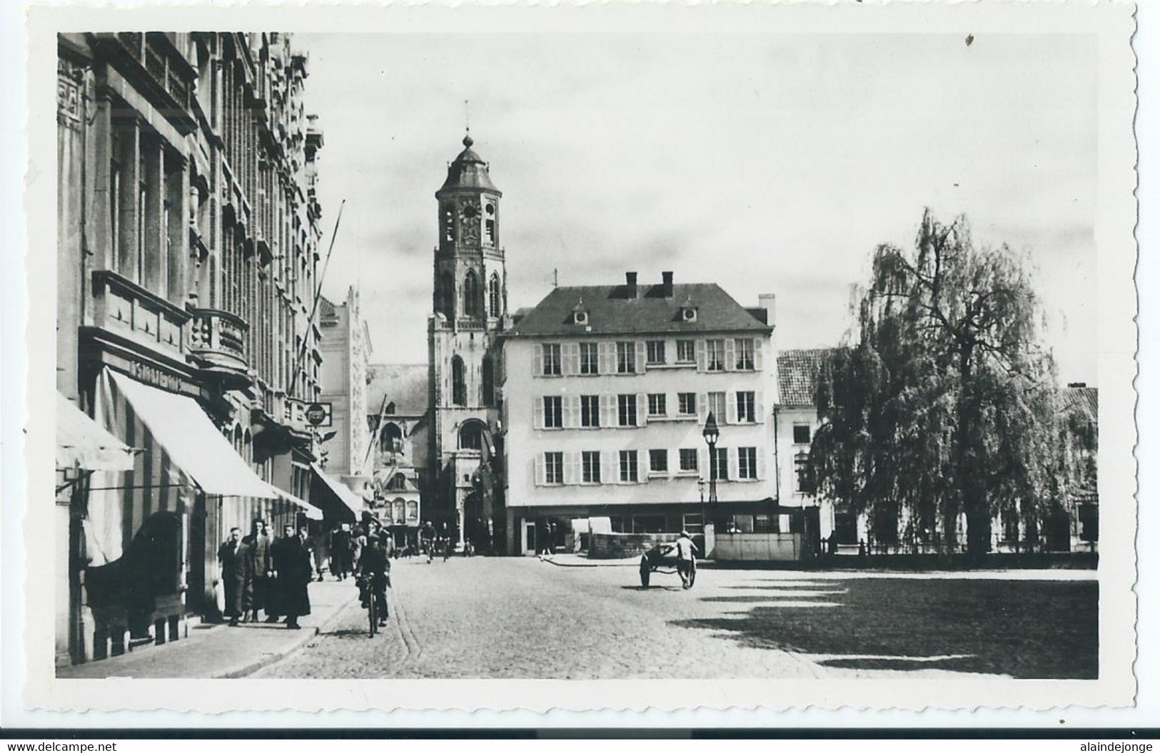 Lier - Lierre - Groote Markt En Sint-Gummarus Kerk - Grand'Place Et église Saint-Gommaire - Lier