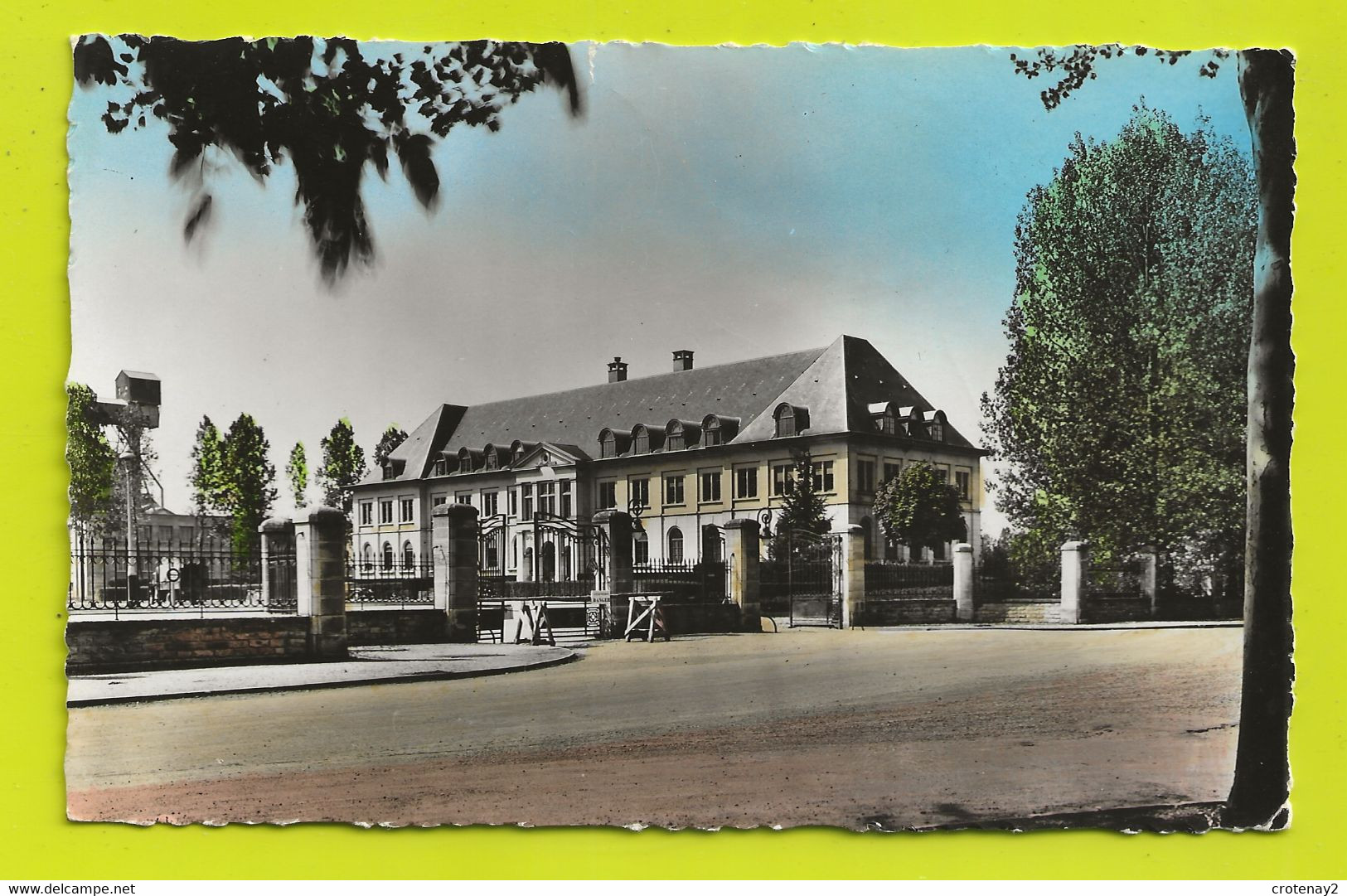 39 TAVAUX Cités Usine SOLVAY Les Bureaux éditions F. Bey Dole - Tavaux