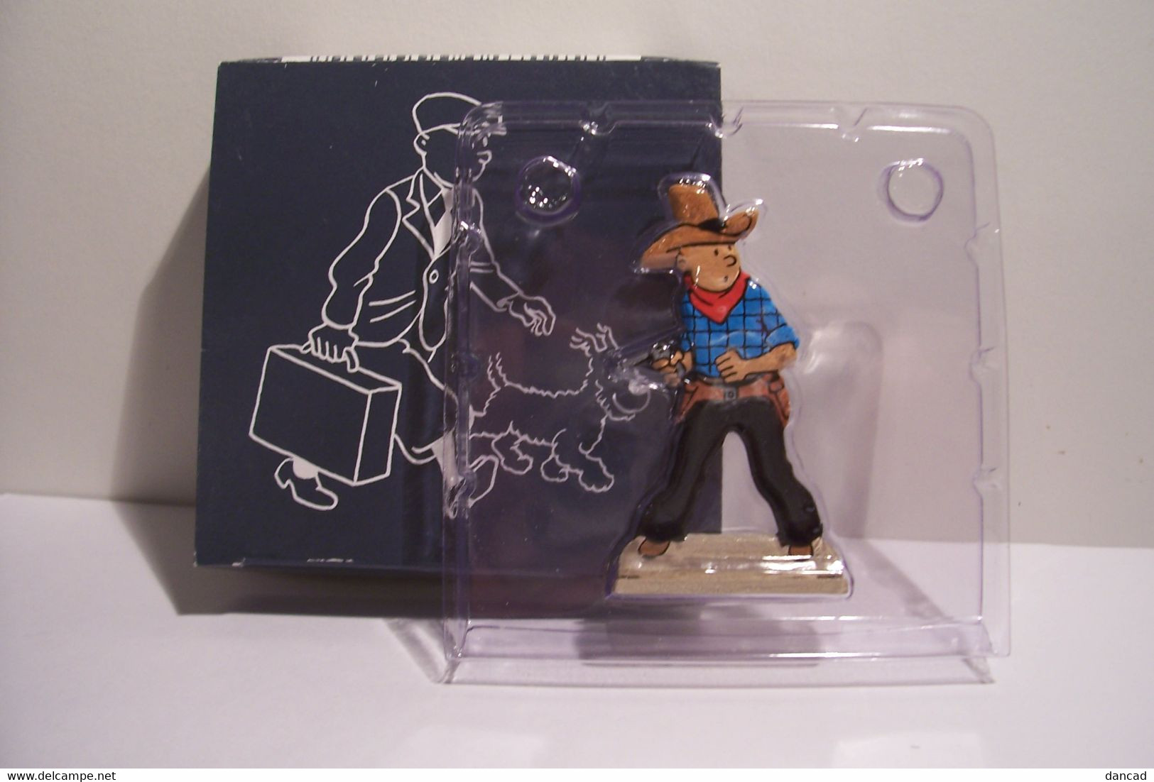 TINTIN  -  Figurine  Hergé  - N°18 -  ( Pas De Reflet Sur L'original ) - Tintin