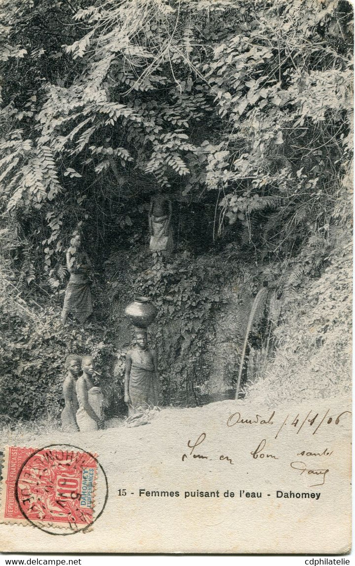 DAHOMEY CARTE POSTALE -FEMMES PUISANT DE L'EAU DEPART OUIDAH 5 JANV 06 DAHOMEY ET DEPces POUR LA FRANCE - Storia Postale