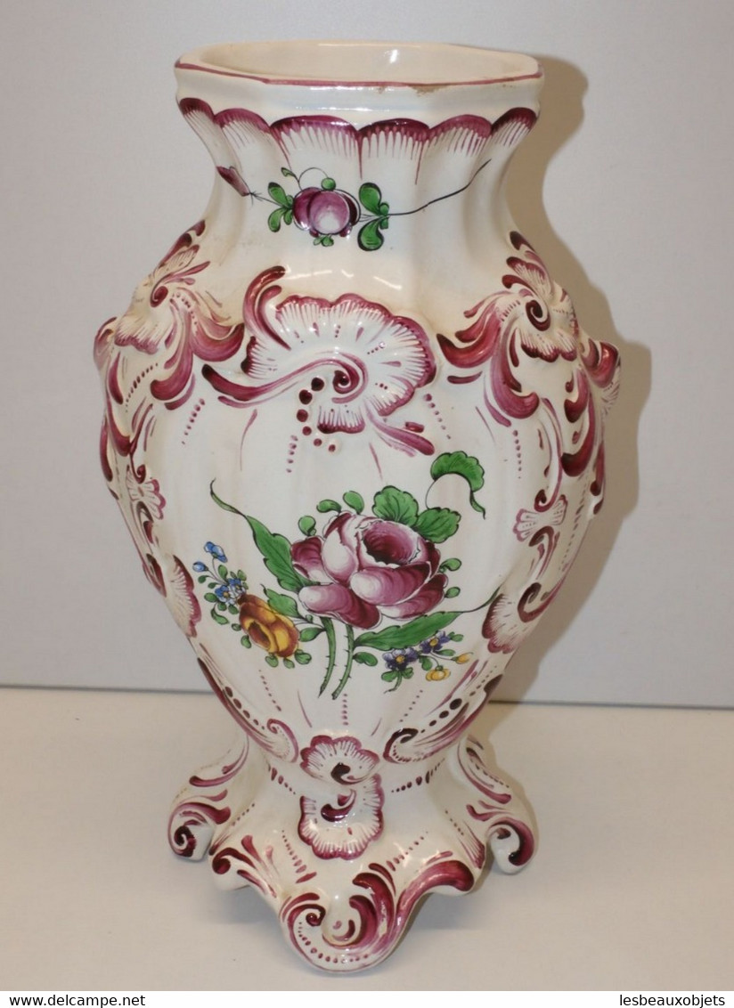 *JOLI VASE CERAMIQUE LUNEVILLE XXe RICHE DECOR FLEURS & VOLUTES Décor Main  E - Lunéville (FRA)