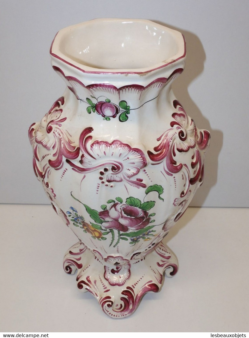 *JOLI VASE CERAMIQUE LUNEVILLE XXe RICHE DECOR FLEURS & VOLUTES Décor Main  E - Lunéville (FRA)