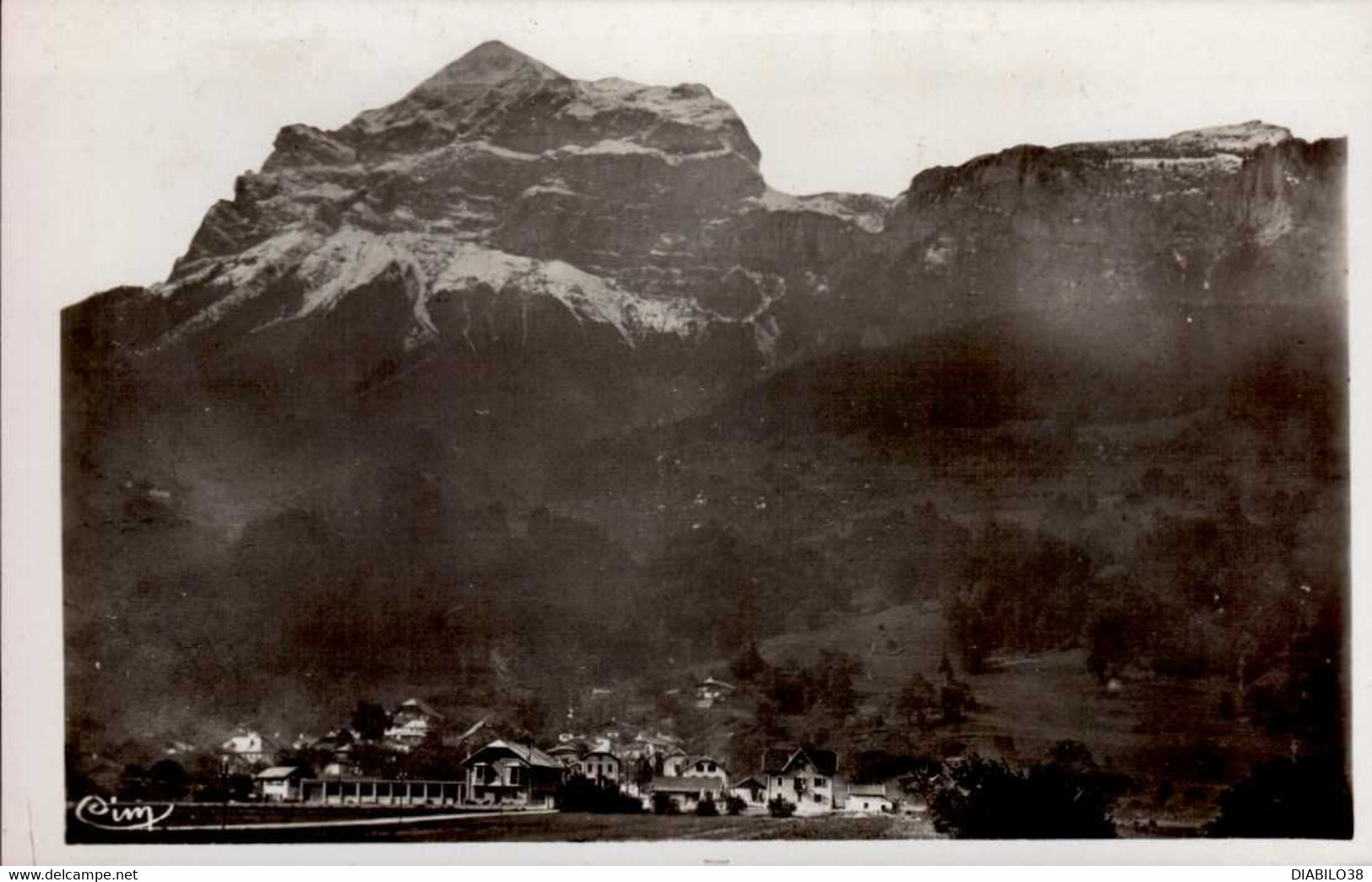 MAGLAND     ( HAUTE SAVOIE )      GRAVIN ET LA POINTE D ' AREU - Magland