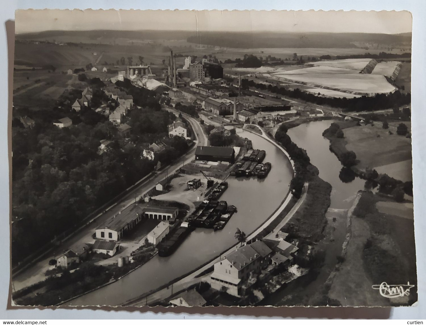 SARRALBE. 57 . Vue Aérienne .usine Et Port .1956 . Rare ( Voir Crans Enlevé Des 2 Cotés ) - Sarralbe