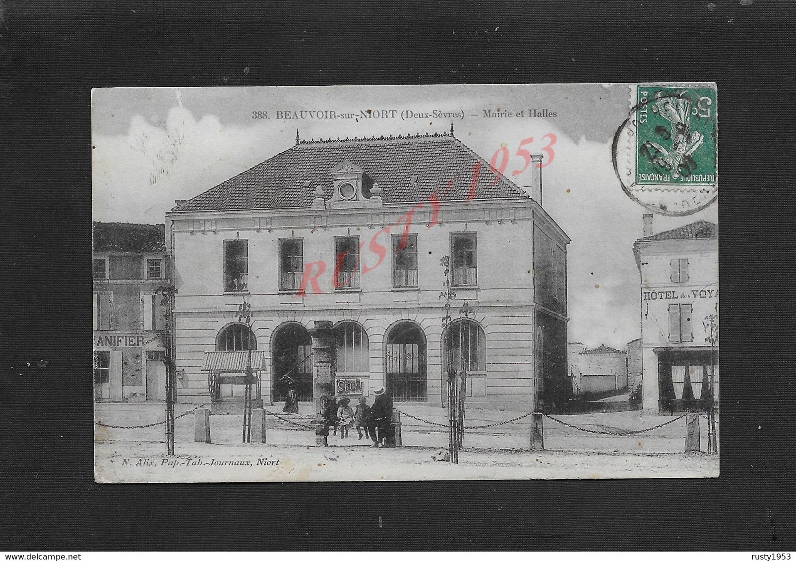 CPA 79 BEAUVOIR SUR NIORT LA MAIRIE & HALLES : - Beauvoir Sur Niort