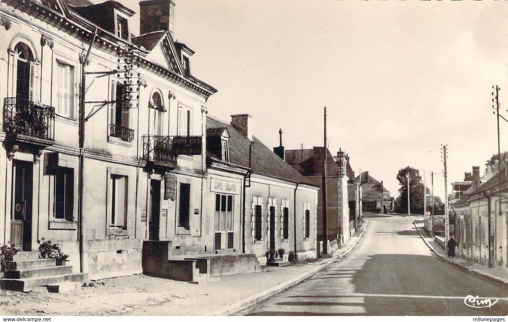 37 Indre Et Loire La Rue Du Haut Bourg Devant L'Hotel Café Du Cheval Blanc à Semblançay Cpsm Petit Format - Semblançay