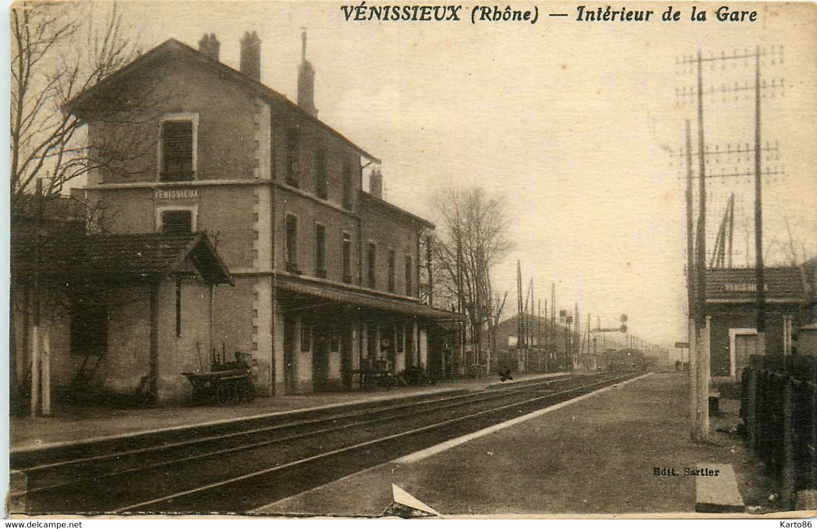 Vénissieux * Intérieur De La Gare * Ligne Chemin De Fer - Vénissieux