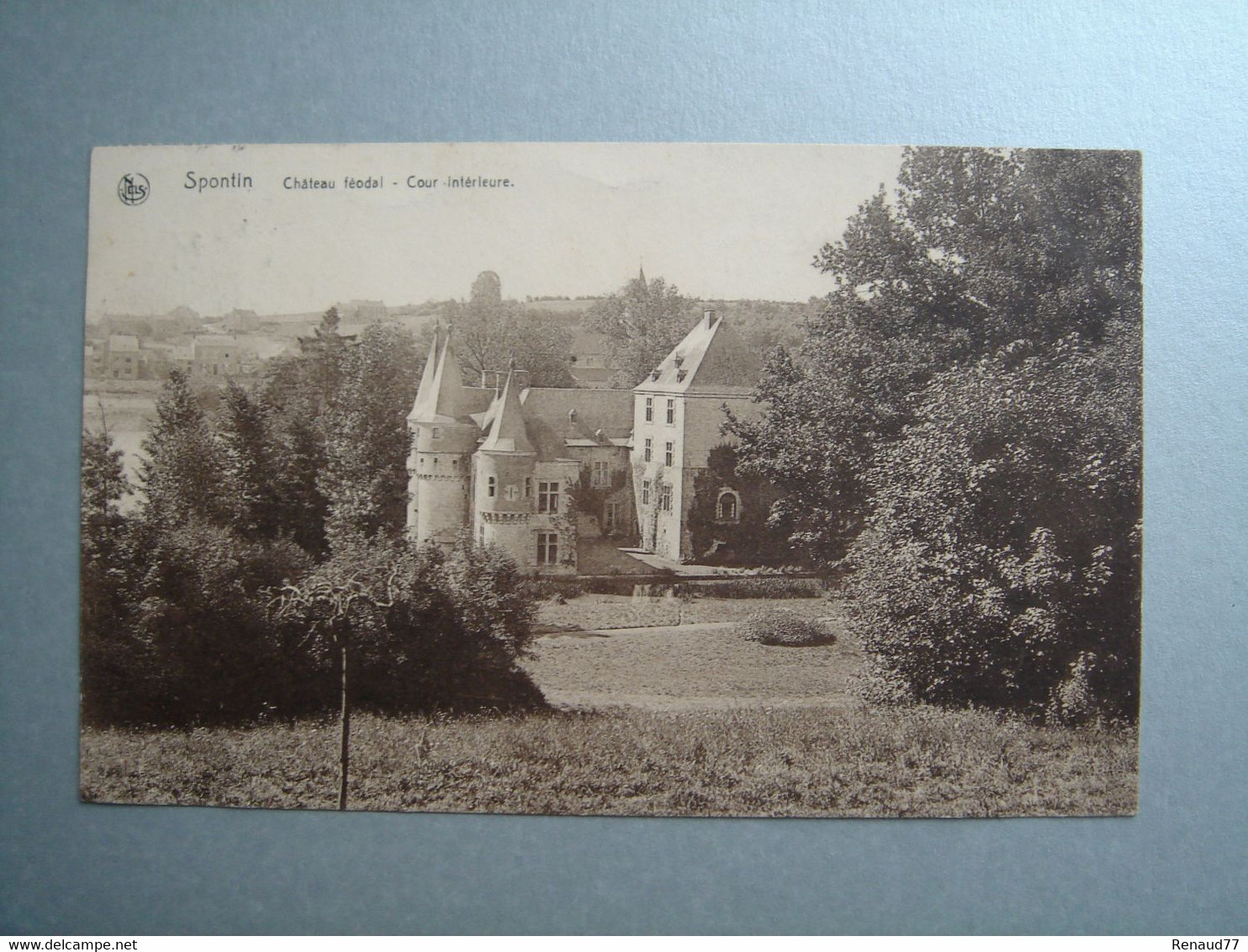 Spontin - Château Féodal - Cour Intérieure - Yvoir