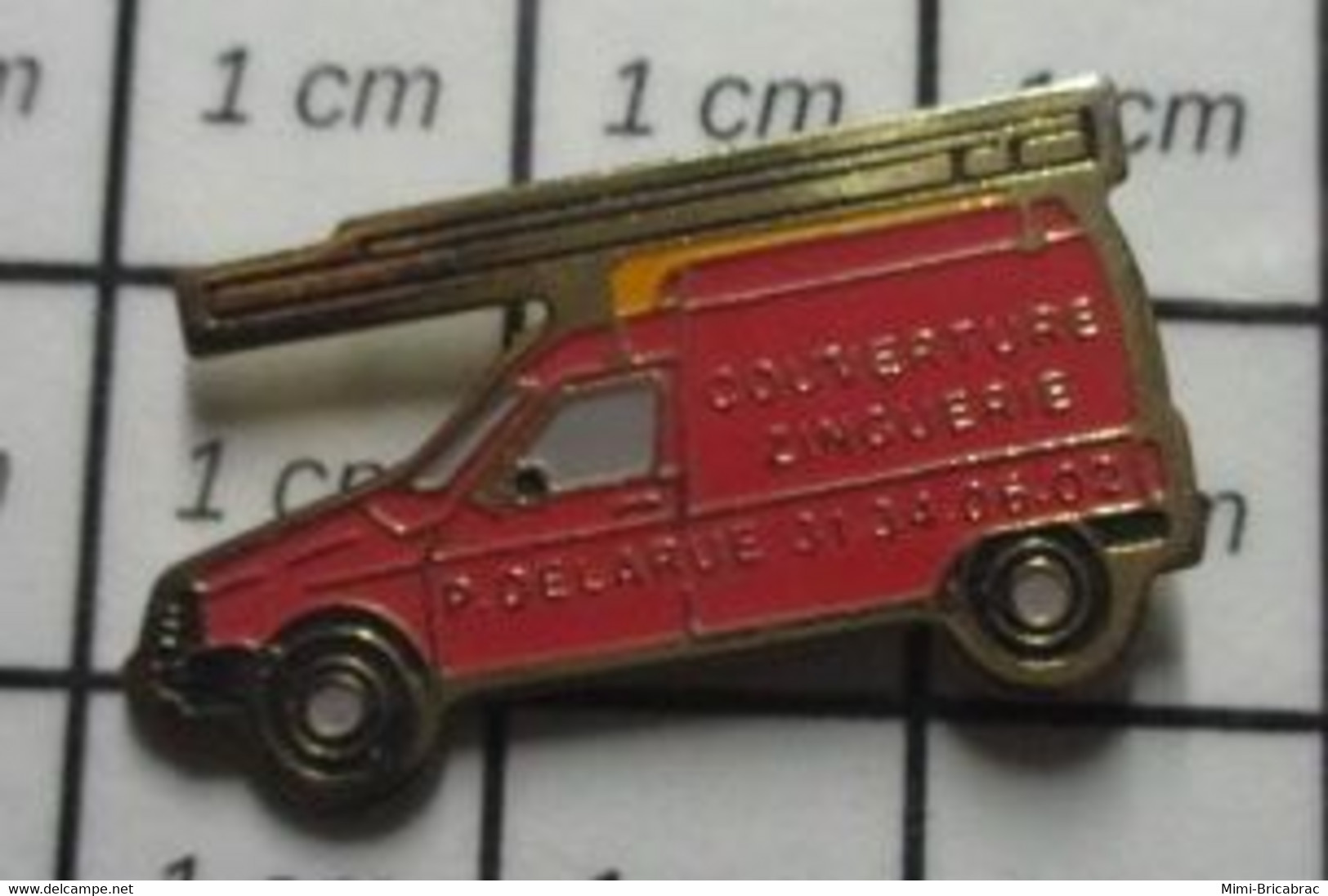 810e Pin's Pins / Beau Et Rare / TRANSPORTS / CAMIONNETTE ROUGE COUVERTURE ZINGUERIE P DELARUE - Transports