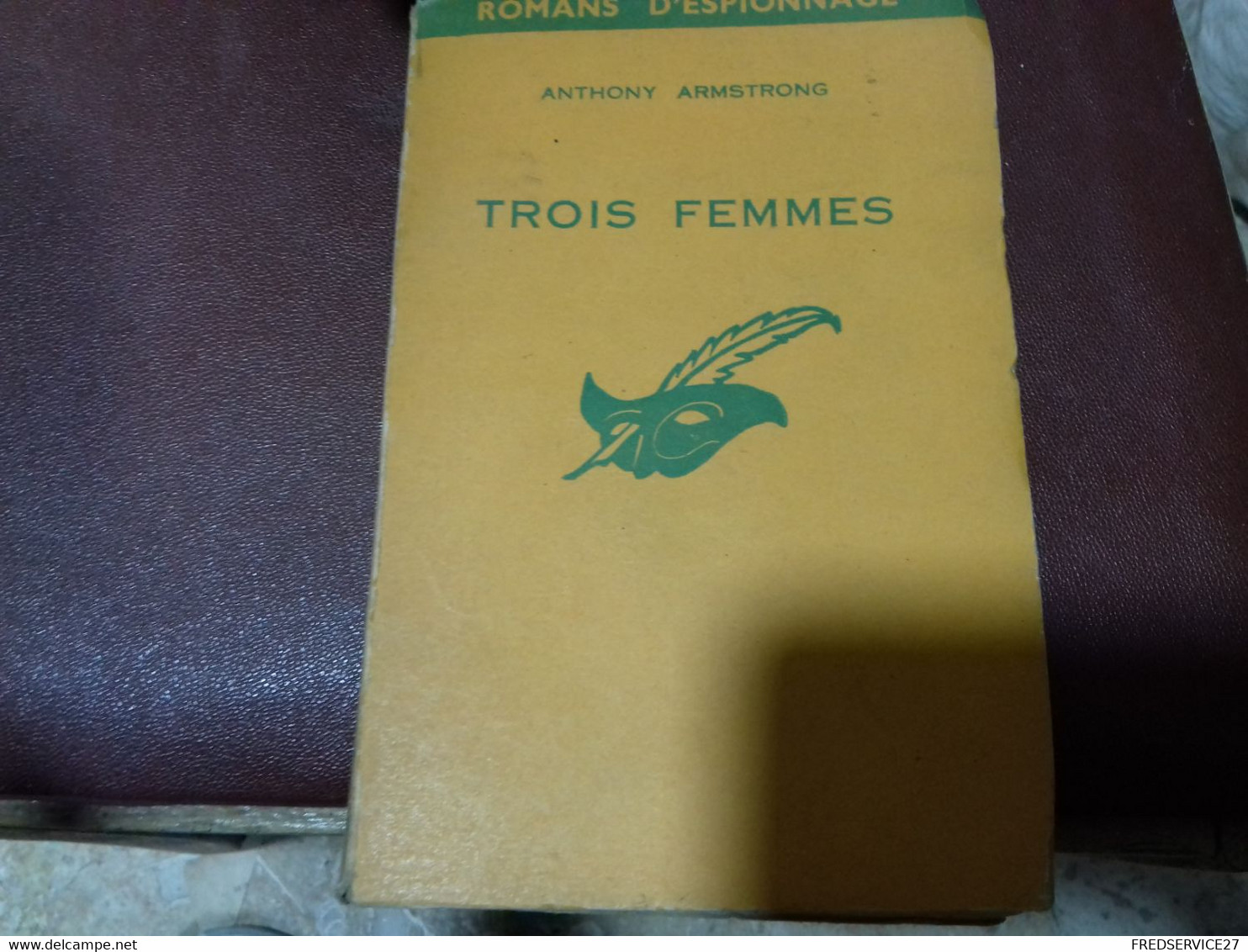 42 //   TROIS FEMMES   ANTHONY ARMSTRONG - Non Classés