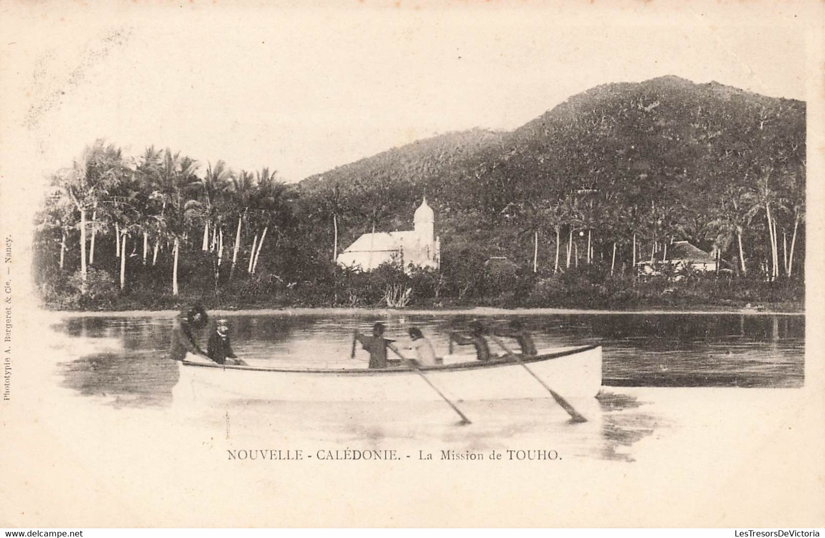 CPA NOUVELLE CALEDONIE - La Mission De Touho - Barque - Pirogue - Rameurs - Bergeret - Nouvelle-Calédonie