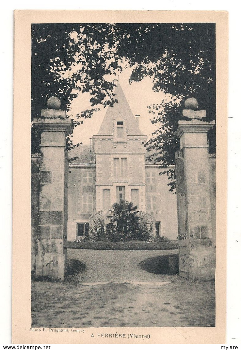 Cpa 86  Ferrière Le Chateau - Availles Limouzine