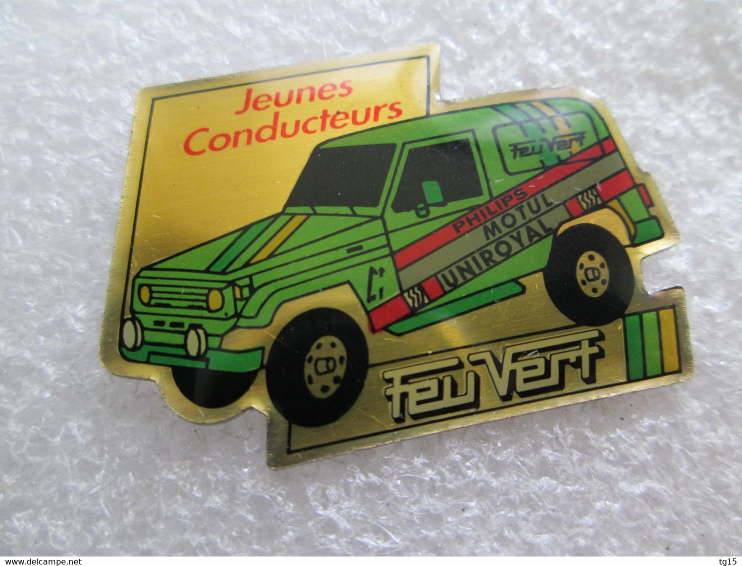 PIN'S    FEU VERT  TOYOTA  PARIS DAKAR - Toyota