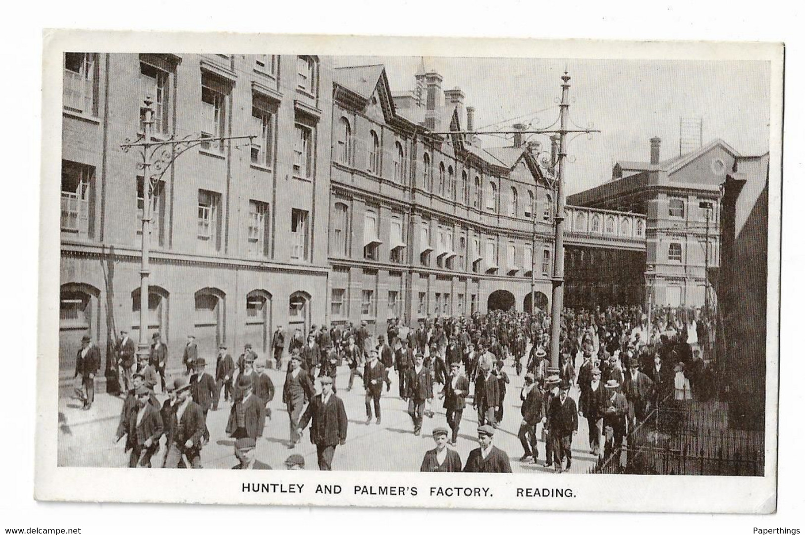 Postcard, Berkshire, Reading, Huntley And Palmer's Biscuit Factory, People, Building, Street. - Reading