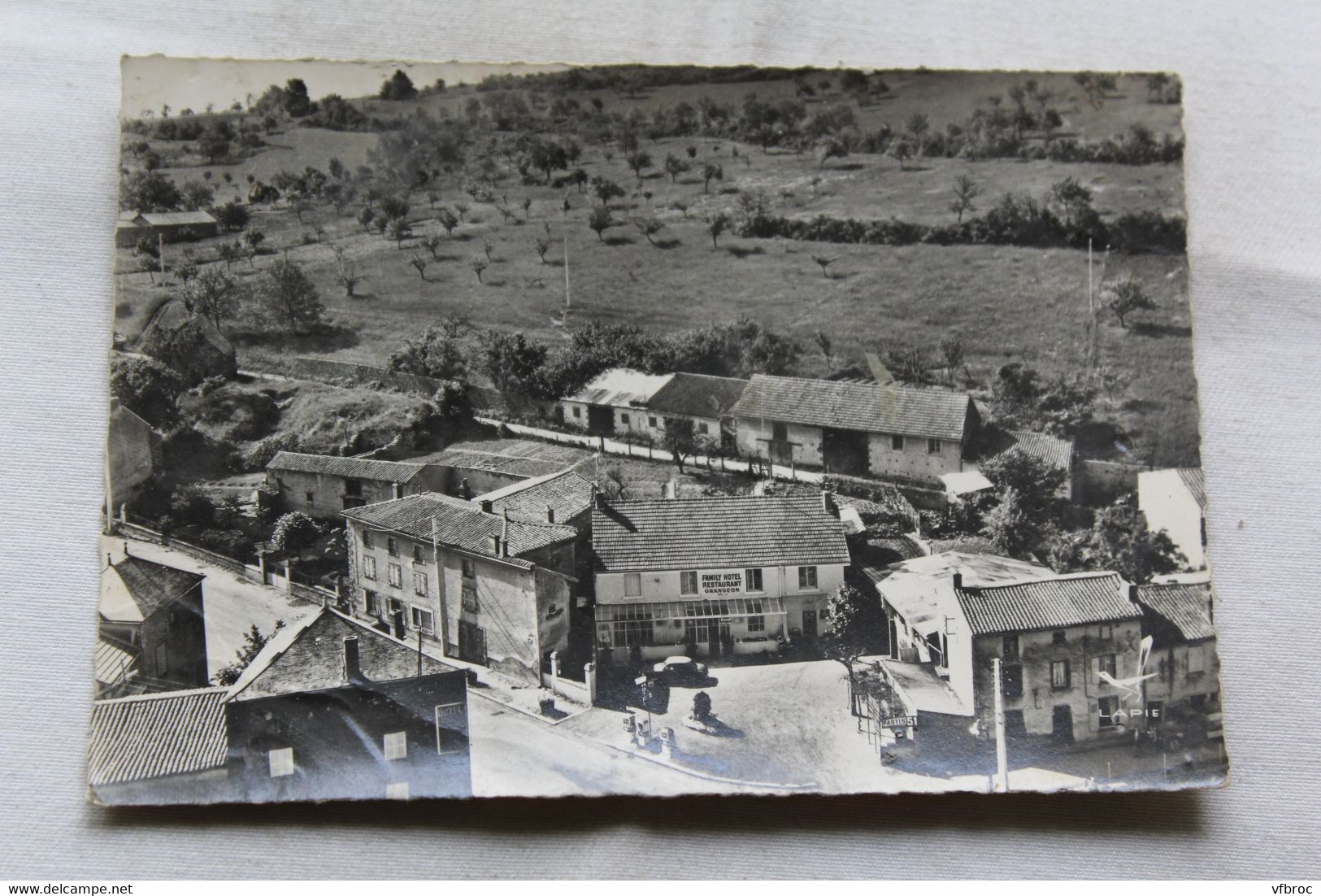 Cpm, Combronde, Route De Riom, Family Hôtel, Puy De Dôme 63 - Combronde