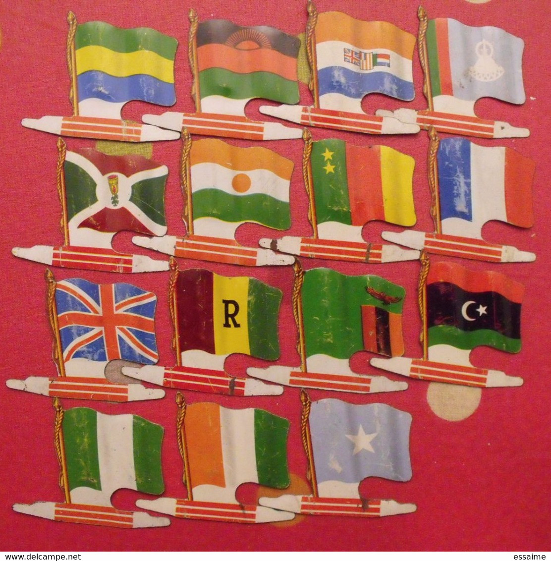 15 Plaquettes Drapeaux L'Alsacienne Afrique Somalie Lesotho Cameroun Libye Gabon Malawi Niger Zambie... Drapeau. Lot 15 - Plaques En Tôle (après 1960)