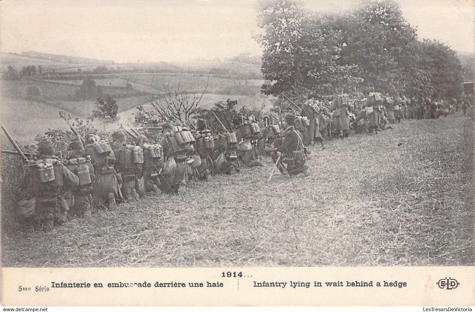 CPA Militaire - Guerre 14 18 - Infanterie En Embuscade Derrière Une Baie - 5e Série - E. L. D. - Animée - Armes - Weltkrieg 1914-18