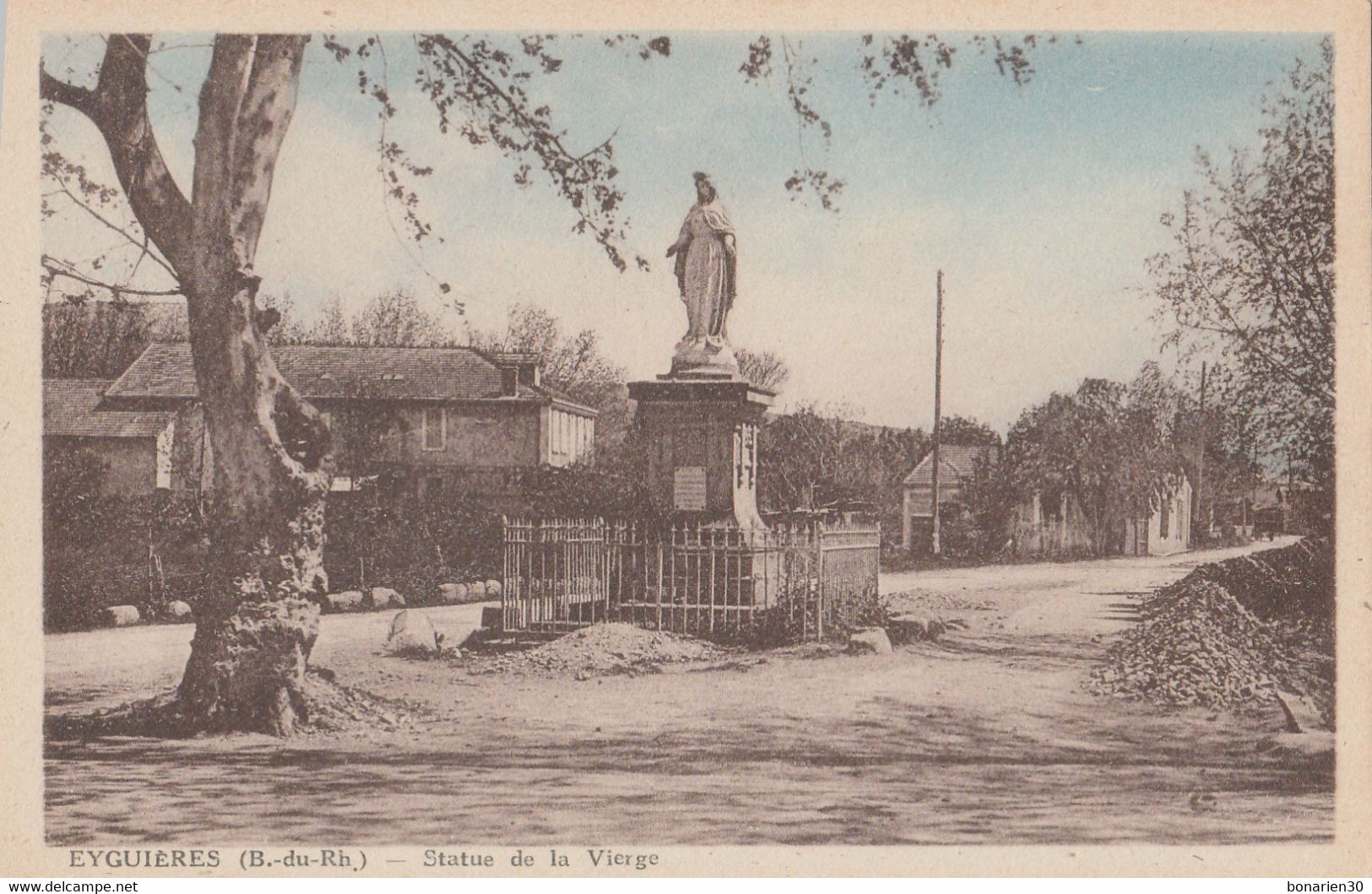 CPA 13  EYGUIERES STATUE DE LA VIERGE - Eyguieres