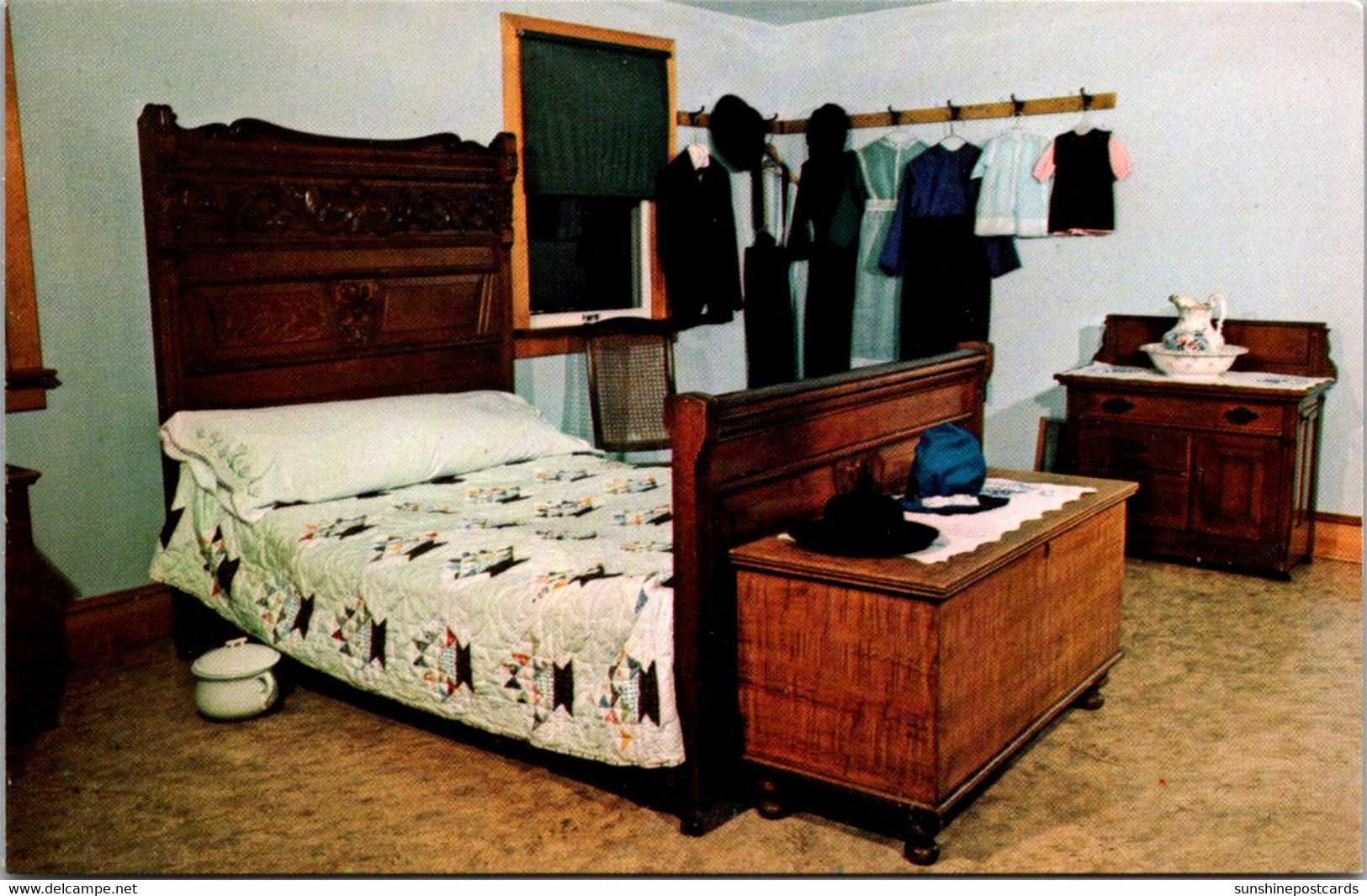 Pennsylvania Lancaster The Amish Homested The Amish Bedroom - Lancaster