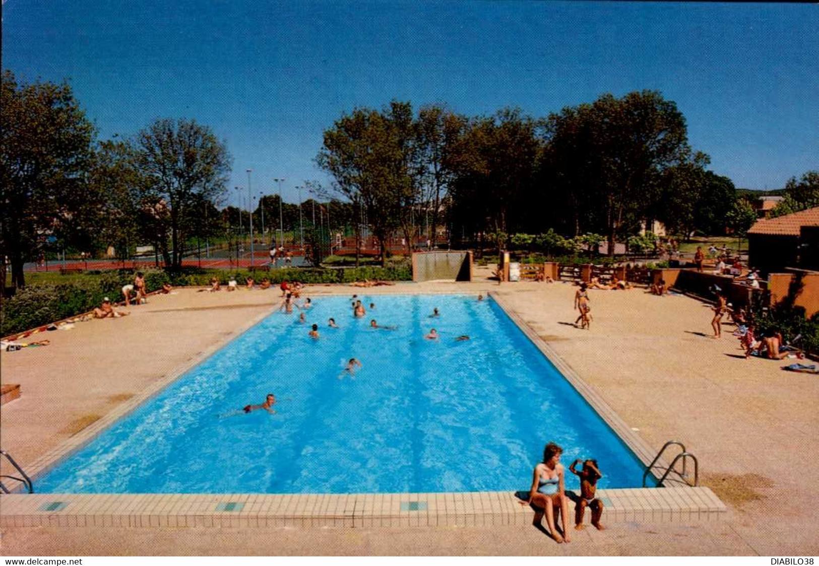 COGOLIN-PLAGE     ( VAR )   LE YOTEL . CARREFOUR DE LA FOUX . LA PISCINE - Cogolin